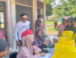 Camat Pebayuran Meninjau Pendistribusian 7 Ton Beras SPHP dari Bulog untuk Masyarakat