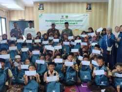 BAZNAS (Badan Amil Zakat Nasional) Kabupaten Bekasi Mendistribusikan Bantuan Bekasi Cerdas Tahap II Di Kecamatan Pebayuran